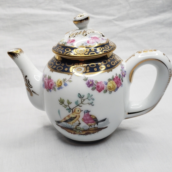 Victoria and Albert Museum Victorian Reproduction Tourney Mini Teapot England - Picture 1 of 9